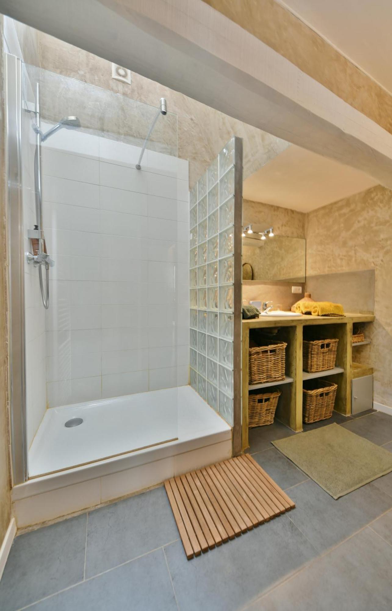 "La Suite" 3 Etoiles อูเซส ภายนอก รูปภาพ