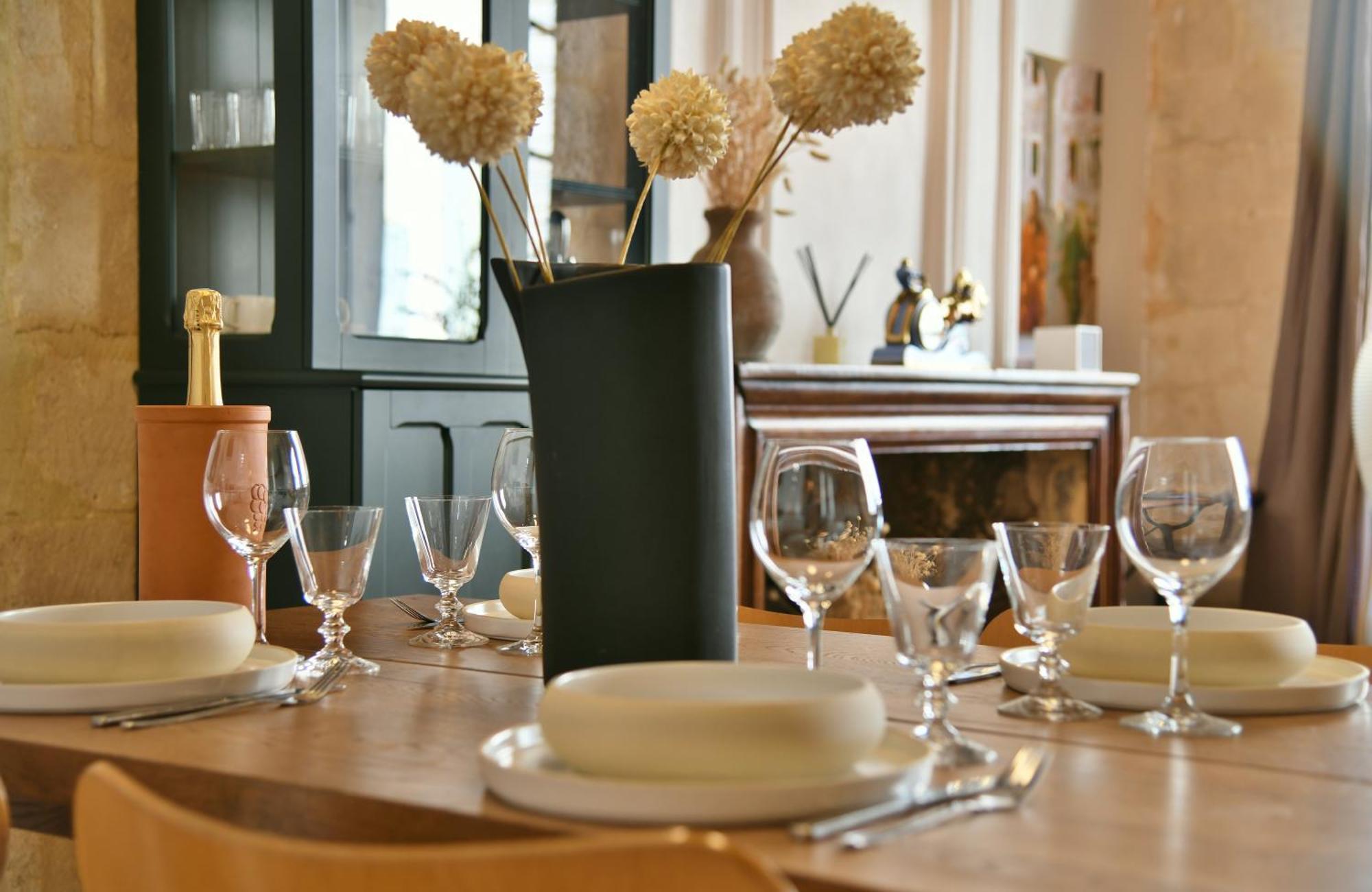 "La Suite" 3 Etoiles อูเซส ภายนอก รูปภาพ