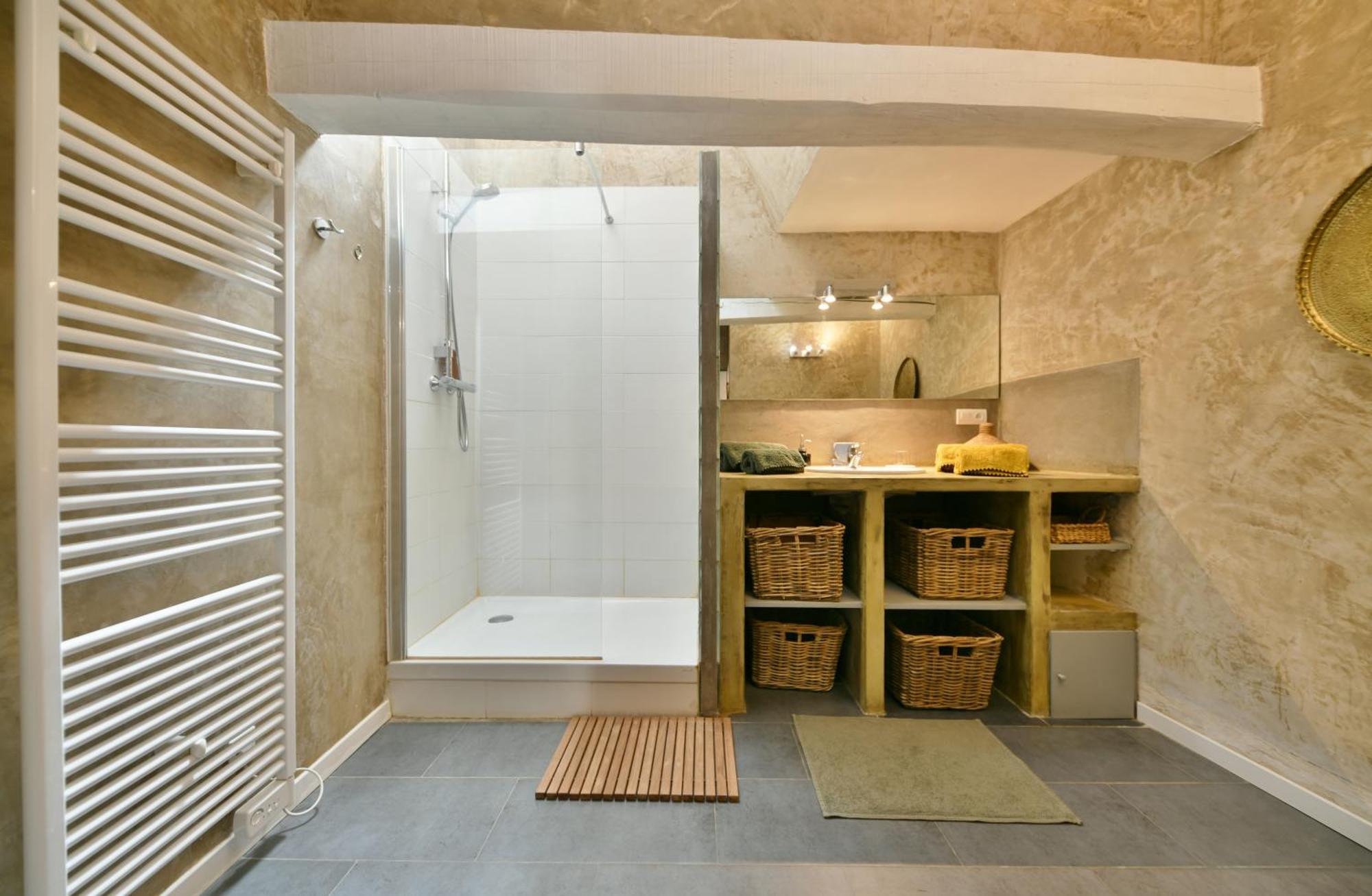 "La Suite" 3 Etoiles อูเซส ภายนอก รูปภาพ