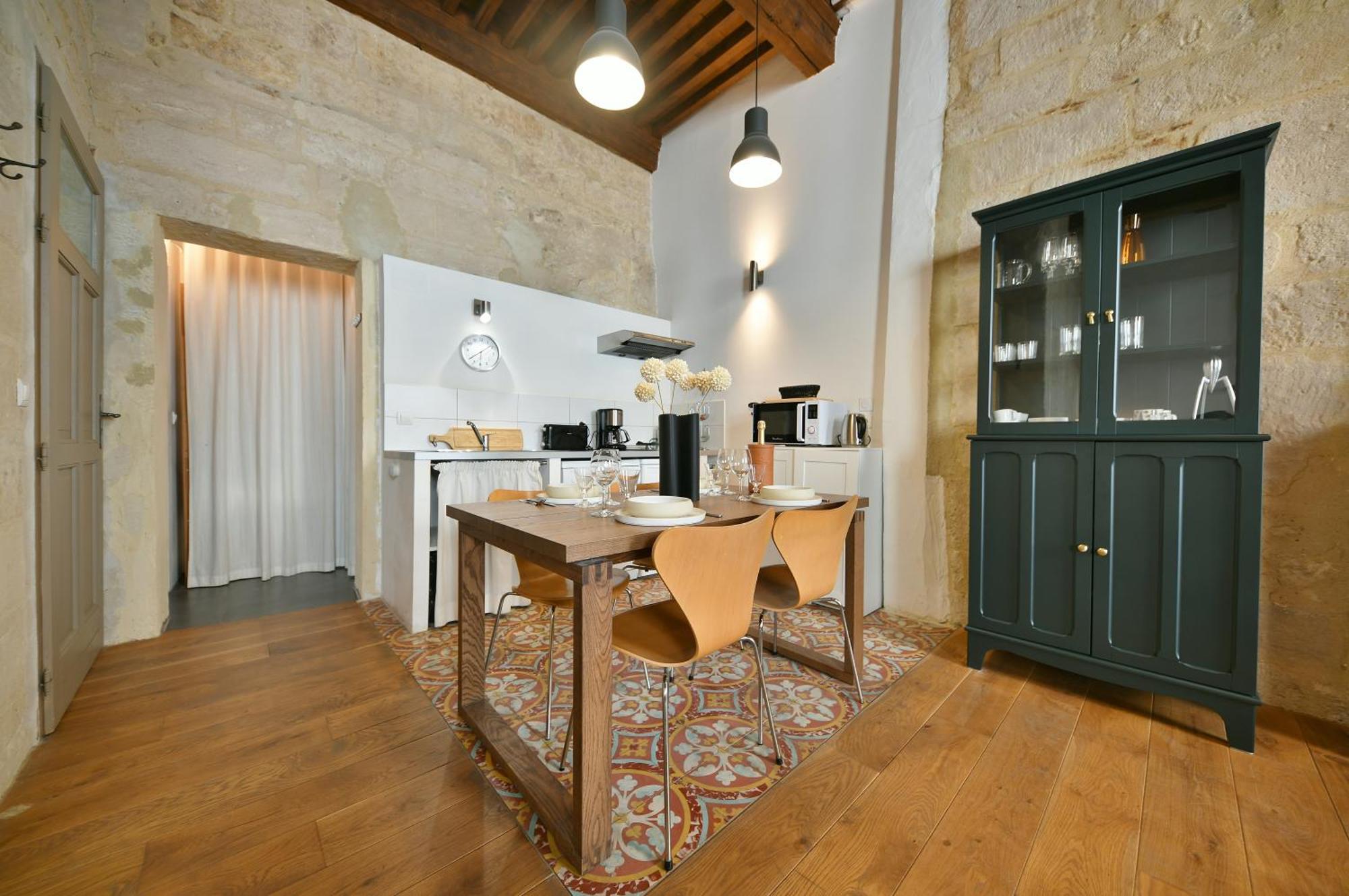 "La Suite" 3 Etoiles อูเซส ภายนอก รูปภาพ