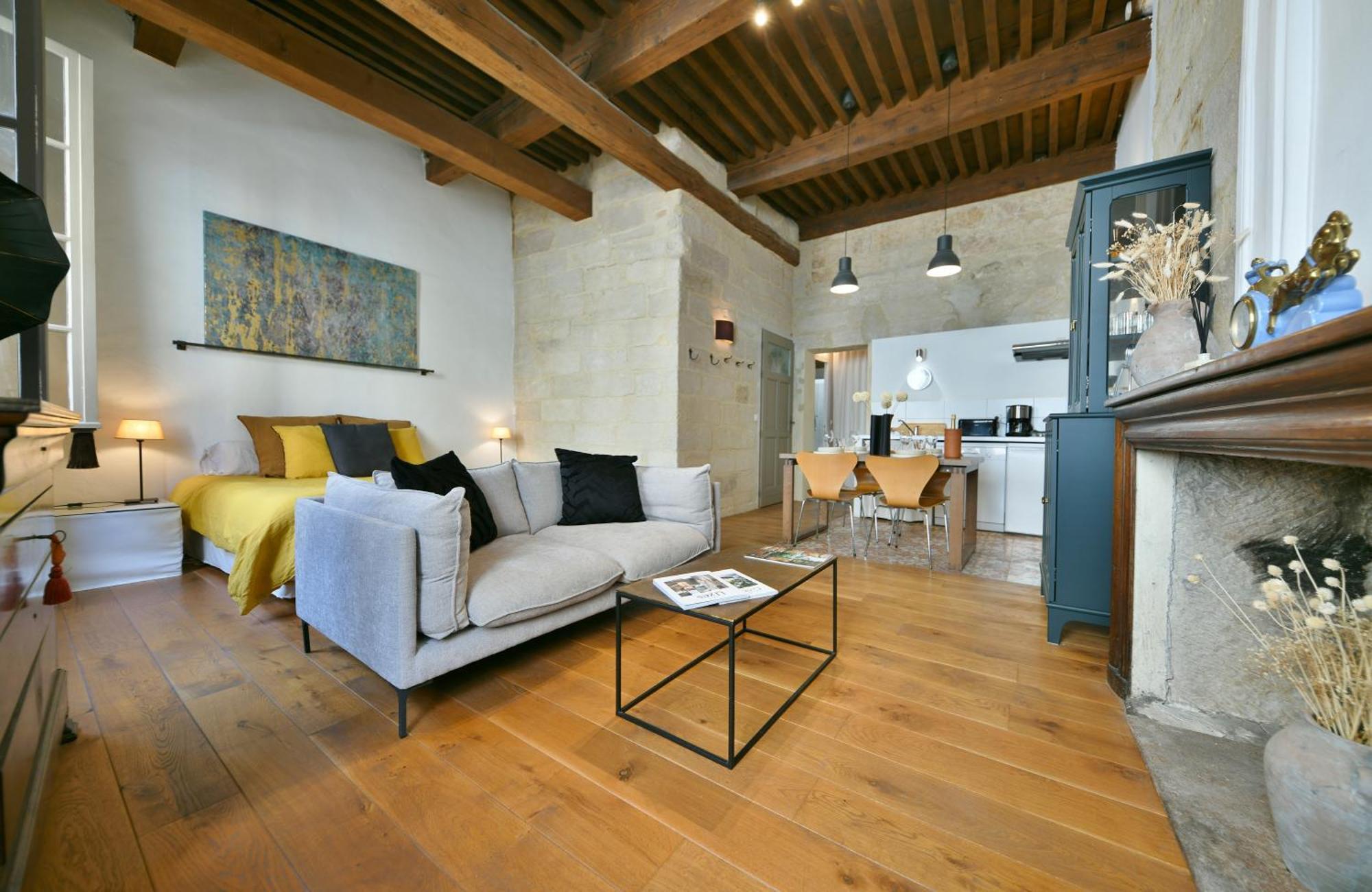 "La Suite" 3 Etoiles อูเซส ภายนอก รูปภาพ