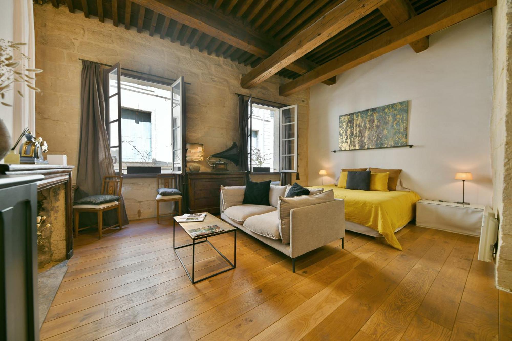 "La Suite" 3 Etoiles อูเซส ภายนอก รูปภาพ